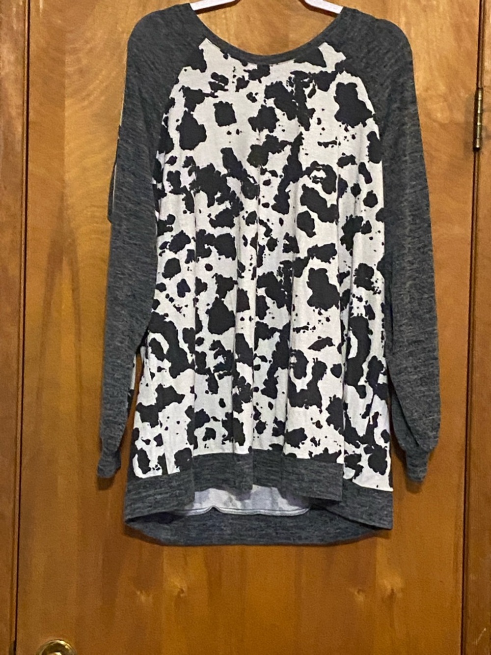 Women’s Long Sleeve Cow Print Raglan Tee - Gray/White